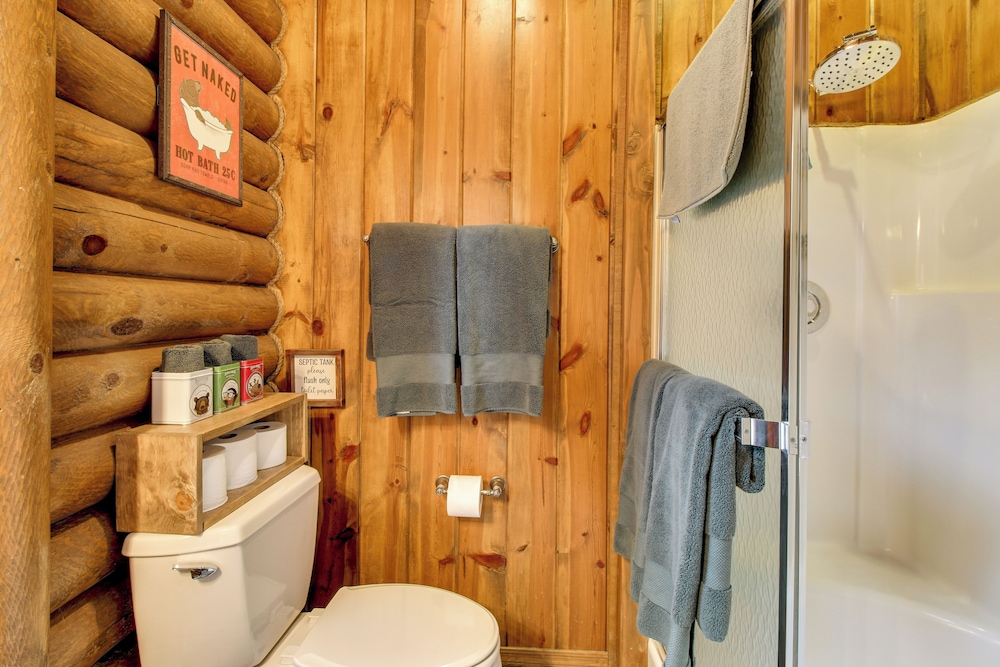 Near Fishing & Hiking: Pinetop Log Cabin w/ Deck!