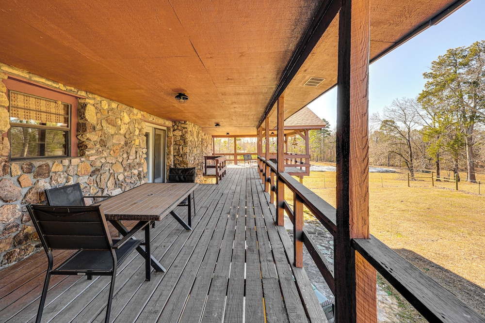 4 Mi to Lake Access: Pet-friendly Home in Bismarck
