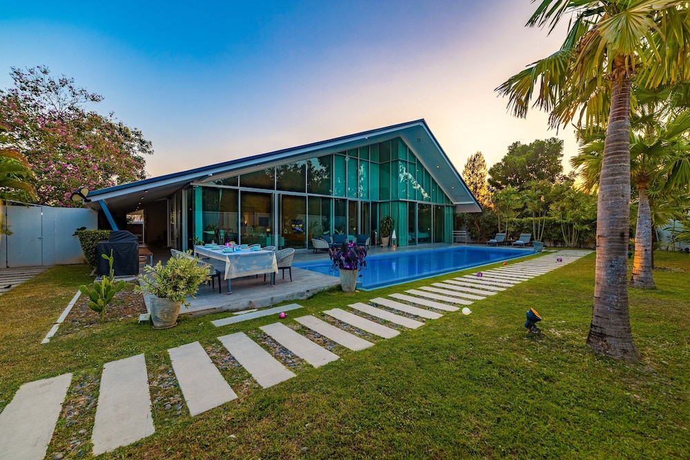 Large Private Pool Villa with 7 BR 7B