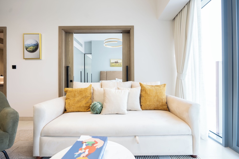 KeyRock Living - Premium Apt with Pool