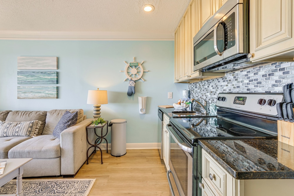 Pool & Folly Field Beach Access! HHI Resort Condo