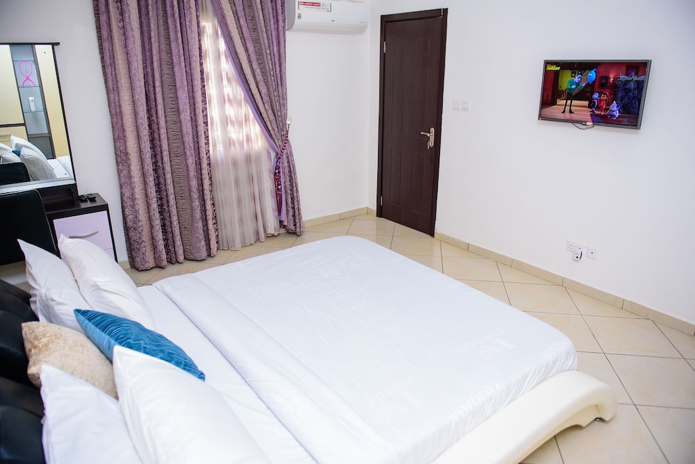 Furnished 4 Beds Semi-det House in Abuja, Nigeria view 2