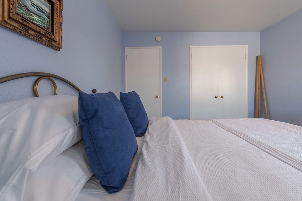 Ventura Vacations - Ventura Beach Cottage - Property Image 18