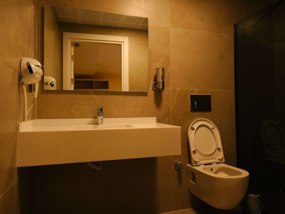 Bonnie City Hotel - Image 34