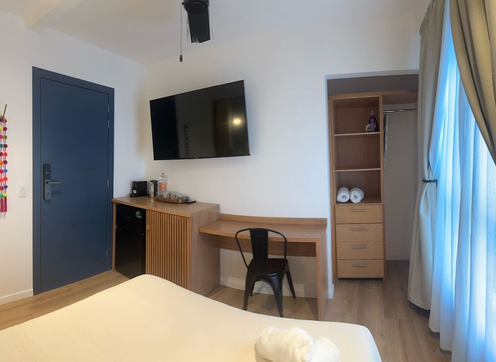 Bright & sweet unit in middle Polanco