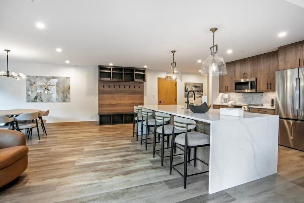 Diamond-rated 2BR Condo in Heart of Vail Village - Center Place