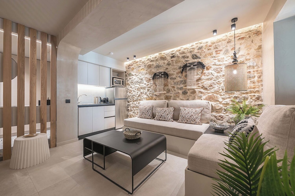 Apollonos 28 Luxury Suites