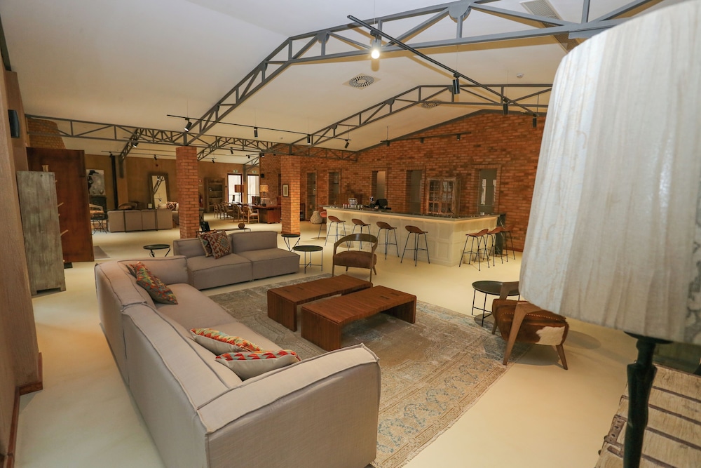 Mumba Lodge by Flow