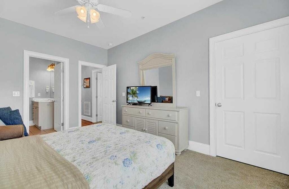 6 10th Avenue by Avantstay Steps to the Beach Pool 2691 Sqft
