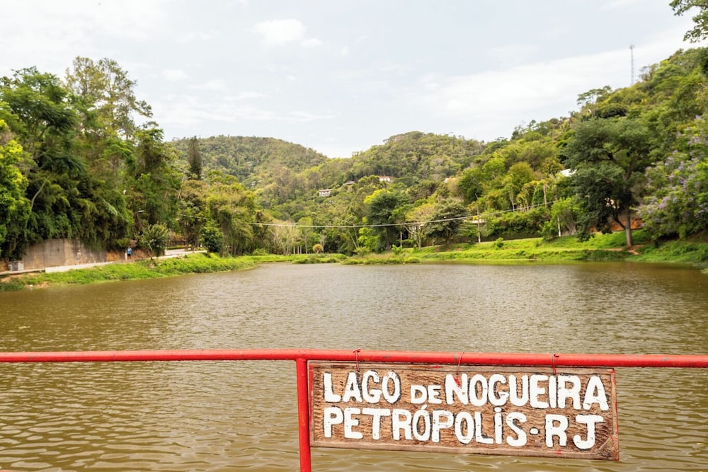 Petr Polis Piscina Lareira e Natureza Incr vel
