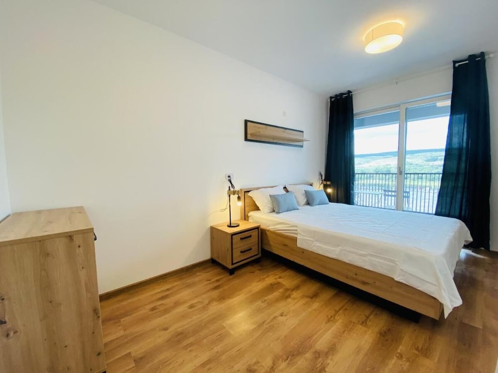 Deluxe Apartment with Balcony & Parking view 3