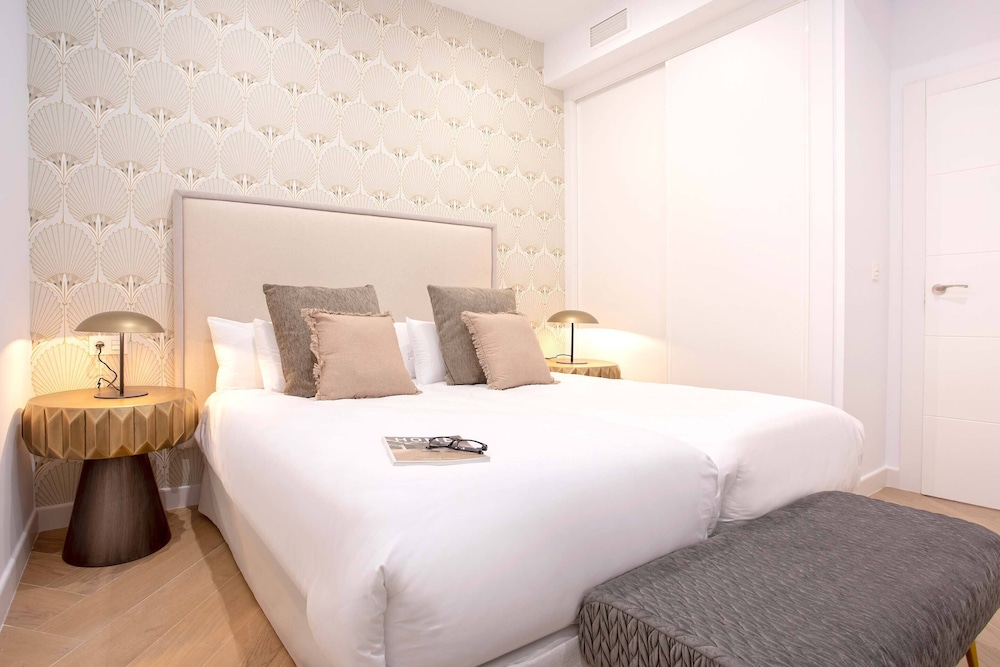 Exclusive Apartment in City Center. Capiteles