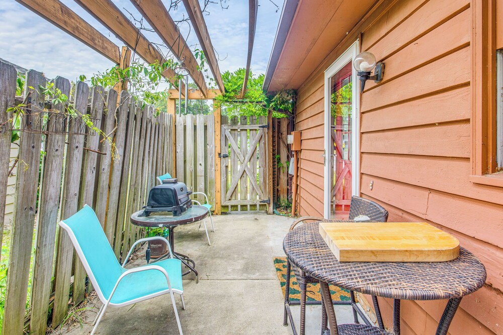 Home Office, Deck + Shared Pool: Little River Home