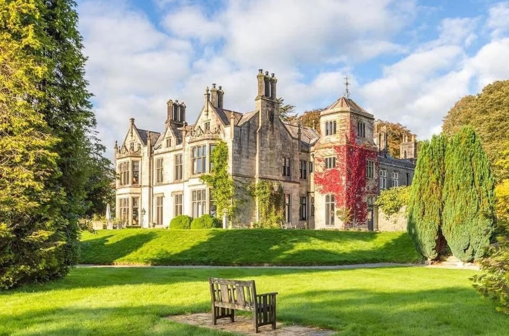 Kendal - Gothic Hall - Luxury Rooms or Apartment
