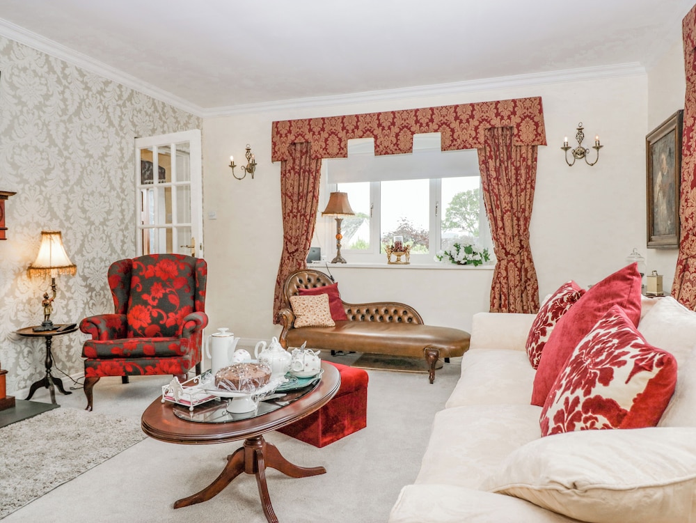 Storrs Lodge