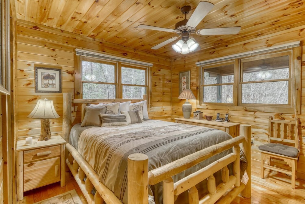 Lucilles Creekside Hideaway view 2