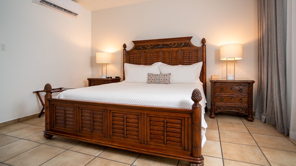 Lazy Parrot Inn - Property Image 56