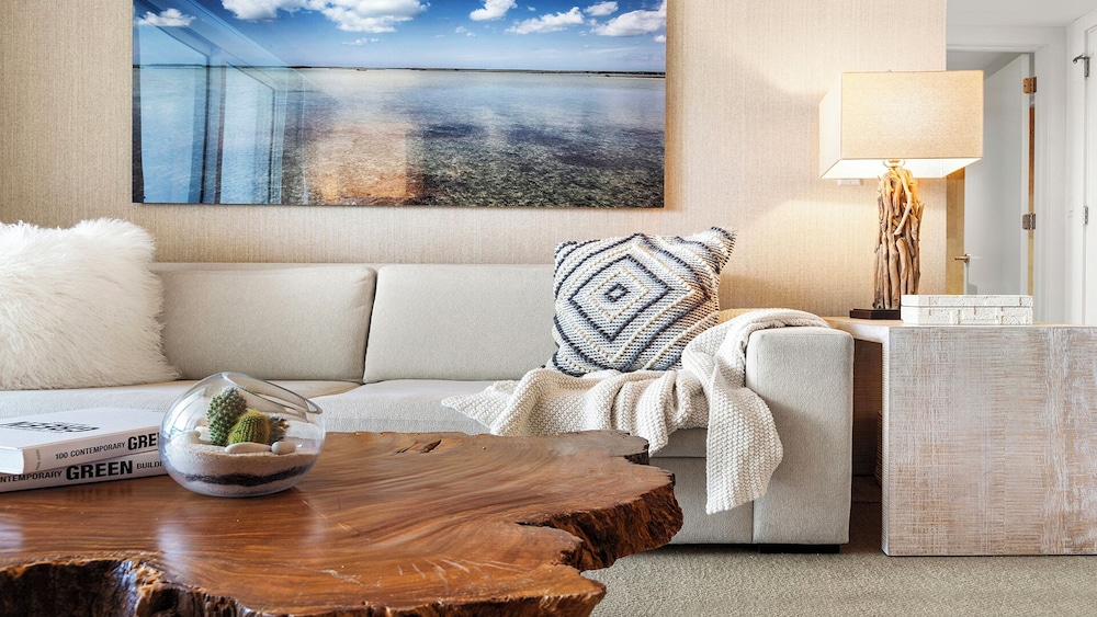 Luxury Vacation Rentals at 1 Hotel & Homes by LRMB