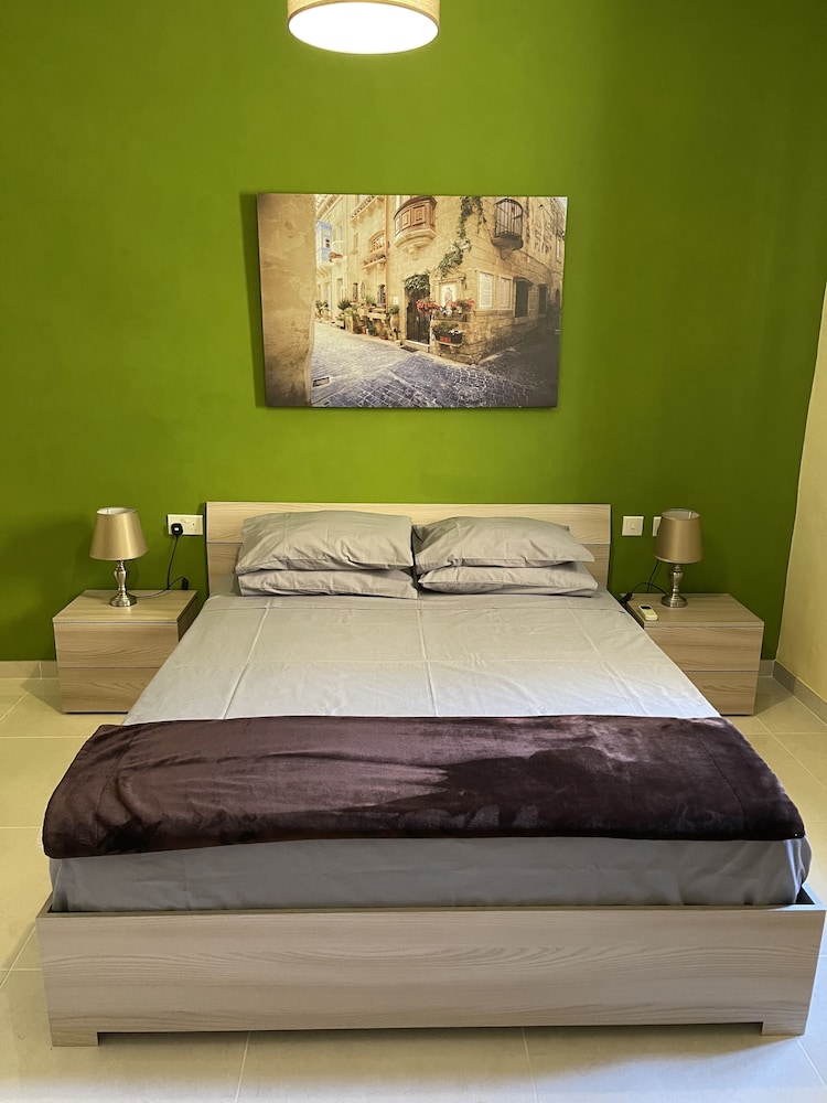 Sunset Modern Apt - Near Beach, Wifi & Cable TV view 3