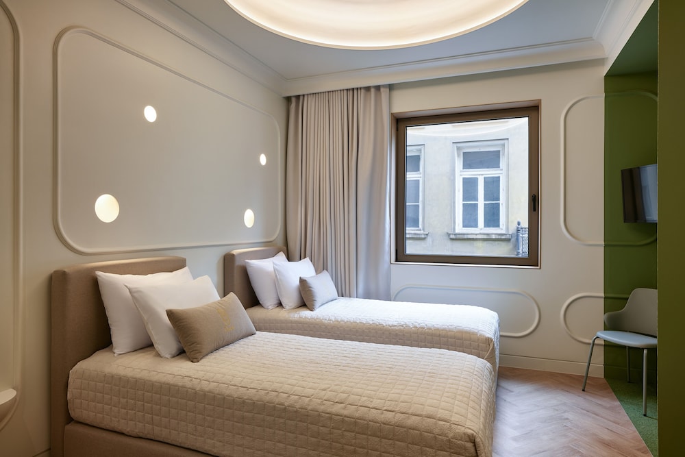 Dwell - Elegant City Stay