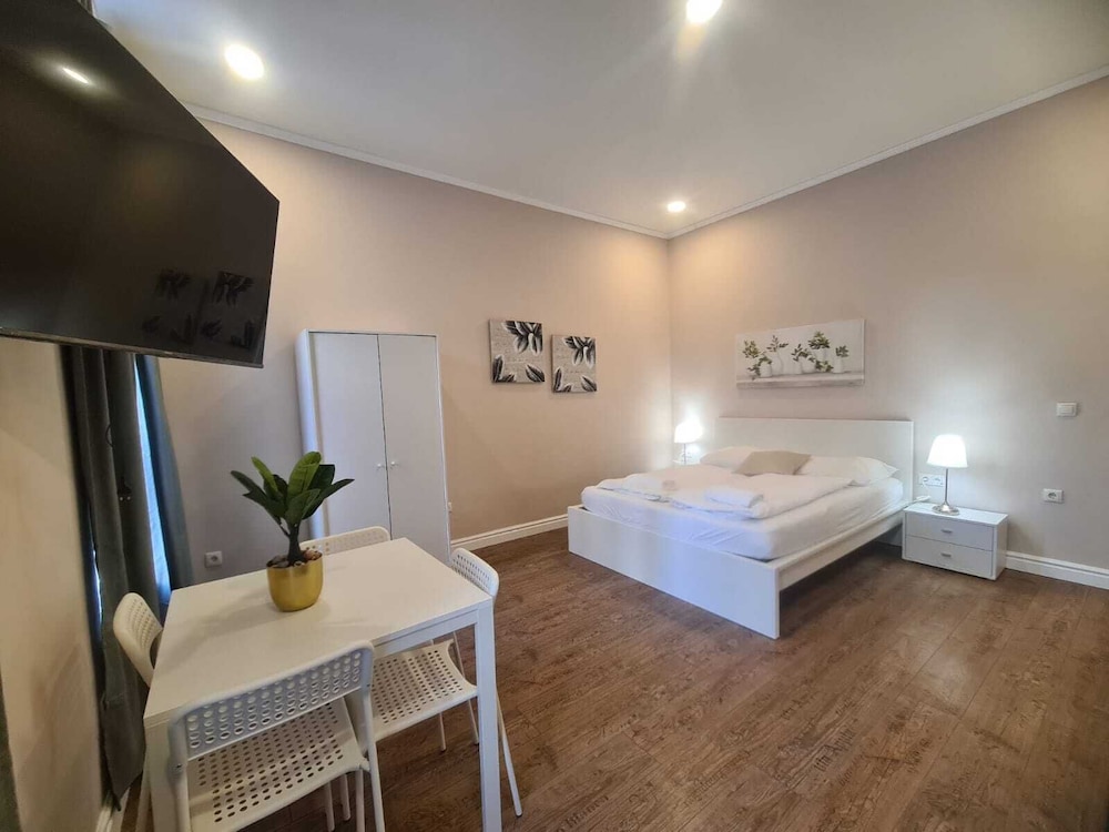 Smart Stay Near Stadthalle