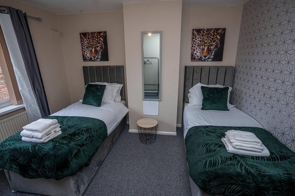 Charming 4-bed House in Nottingham Sleeps 7 view 5