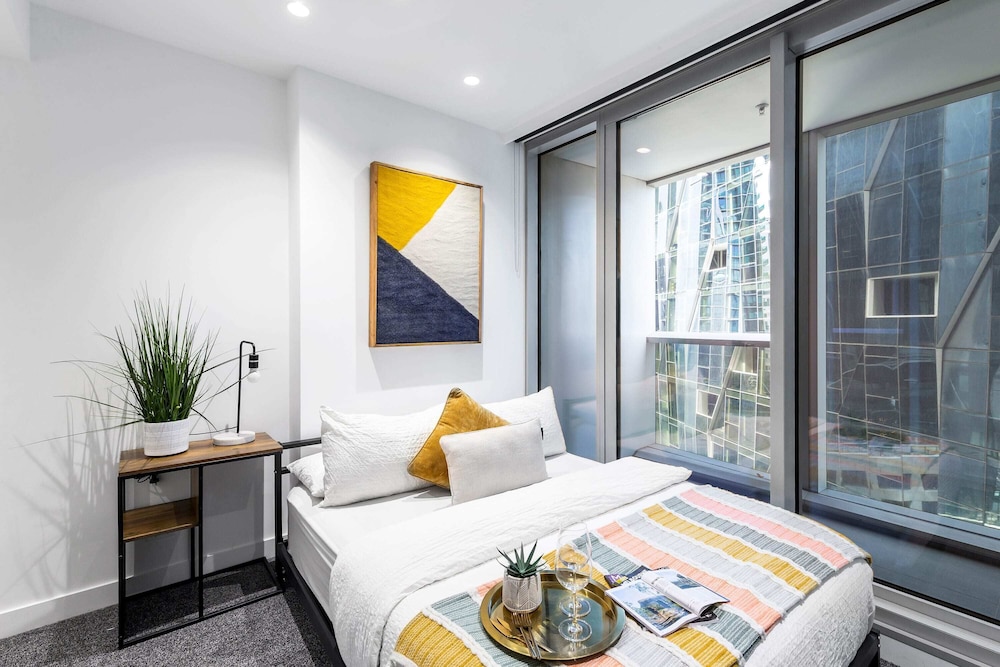 A Lovely Apt Right Next to Southern Cross Station