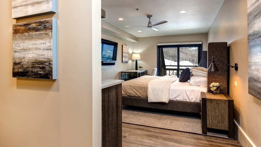 Ski Ge Loft 3 Bedroom Condo by RedAwning