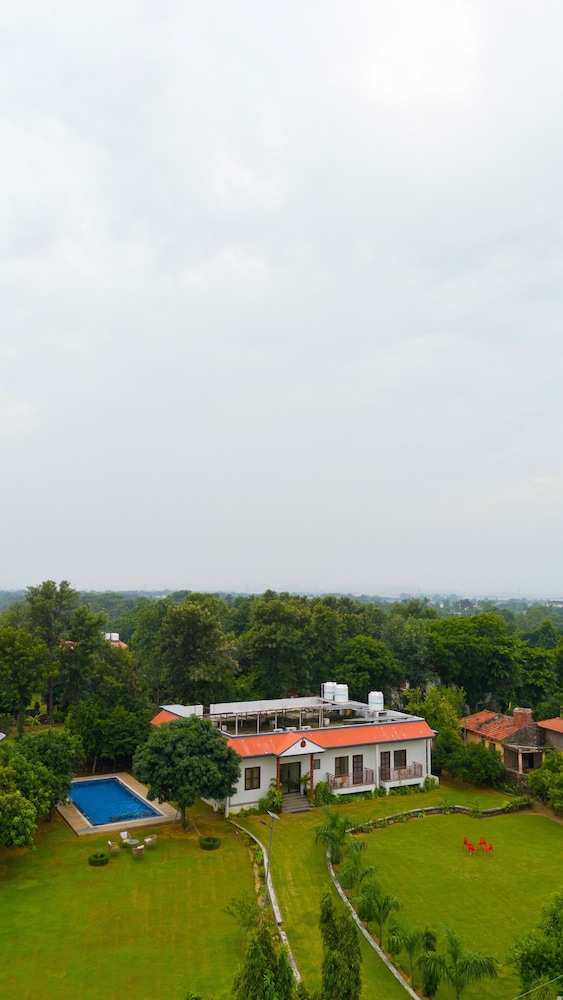 Alaya Stays 5 BHK Pet friendly with pvt pool - Ashirwad Farms