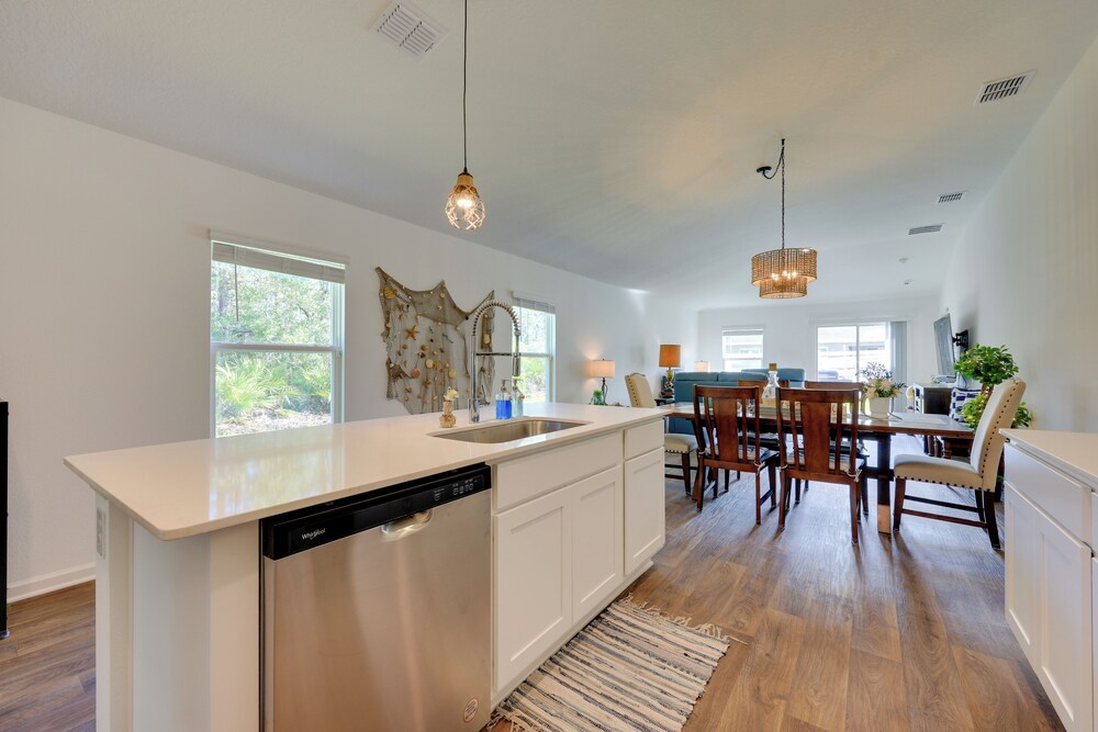 Home Near Flagler Beach, Daytona, Parks & More!
