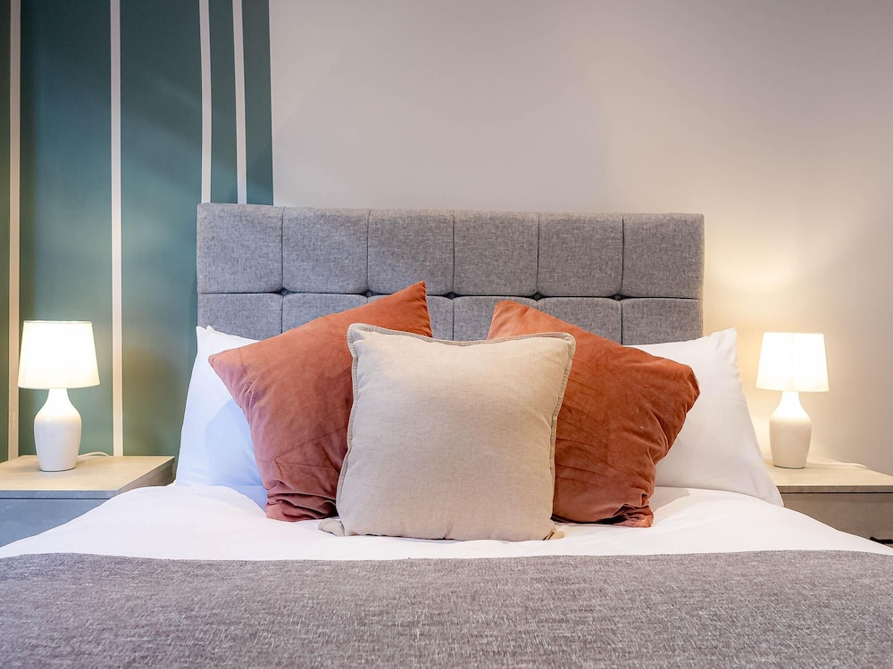 Victoria Park Vista Two-bedroom by Sojo Stay
