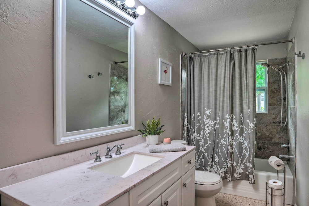 Colorful Fort Myers Home w/ Sunroom & Patio!