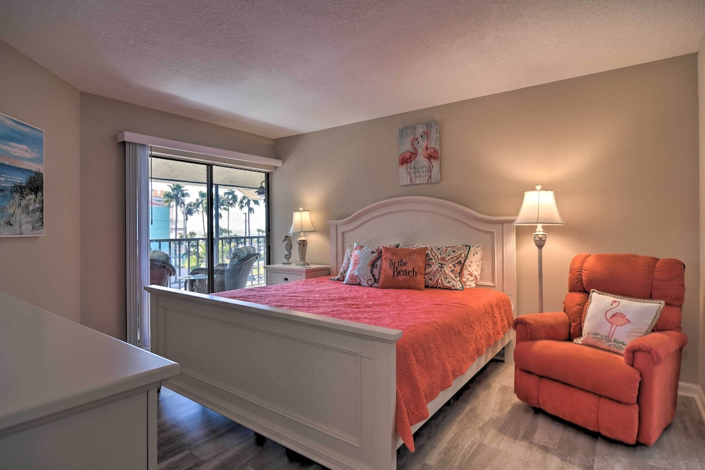 Walk to Bradenton Beach: Gulf-view Home w/ Lanai view 2