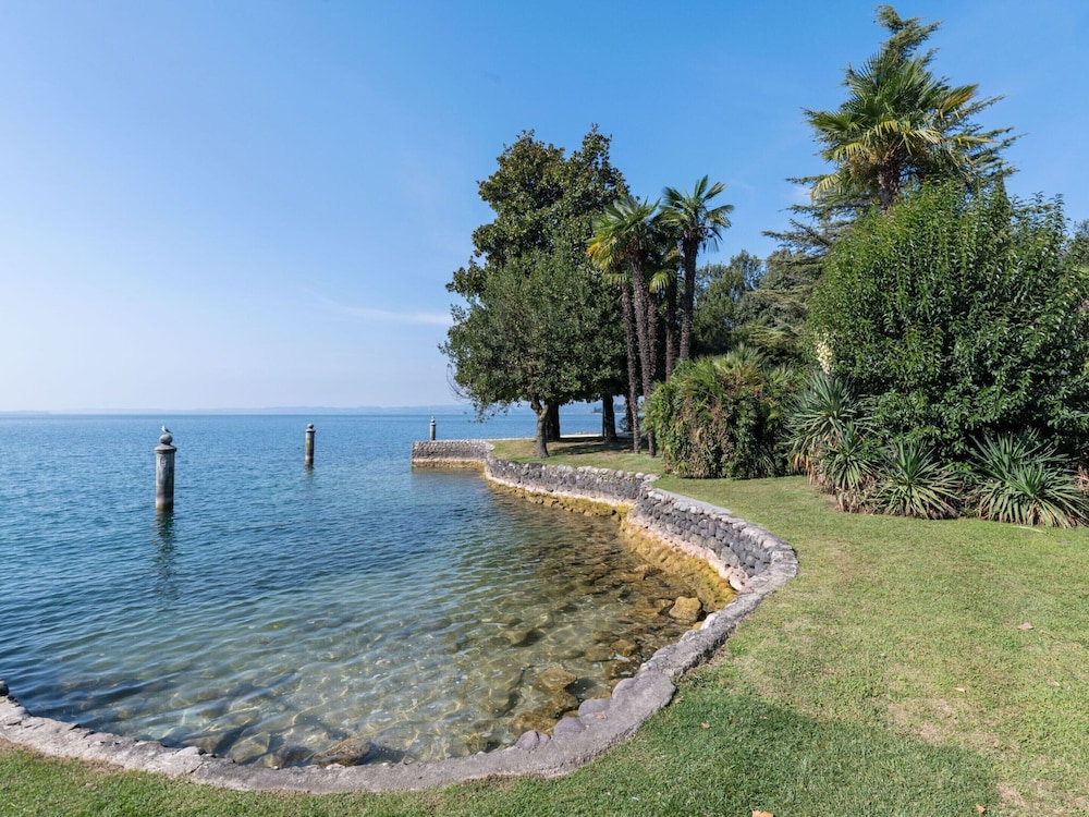 Comfortable Apartment in Garda With Swimming Pool view 4