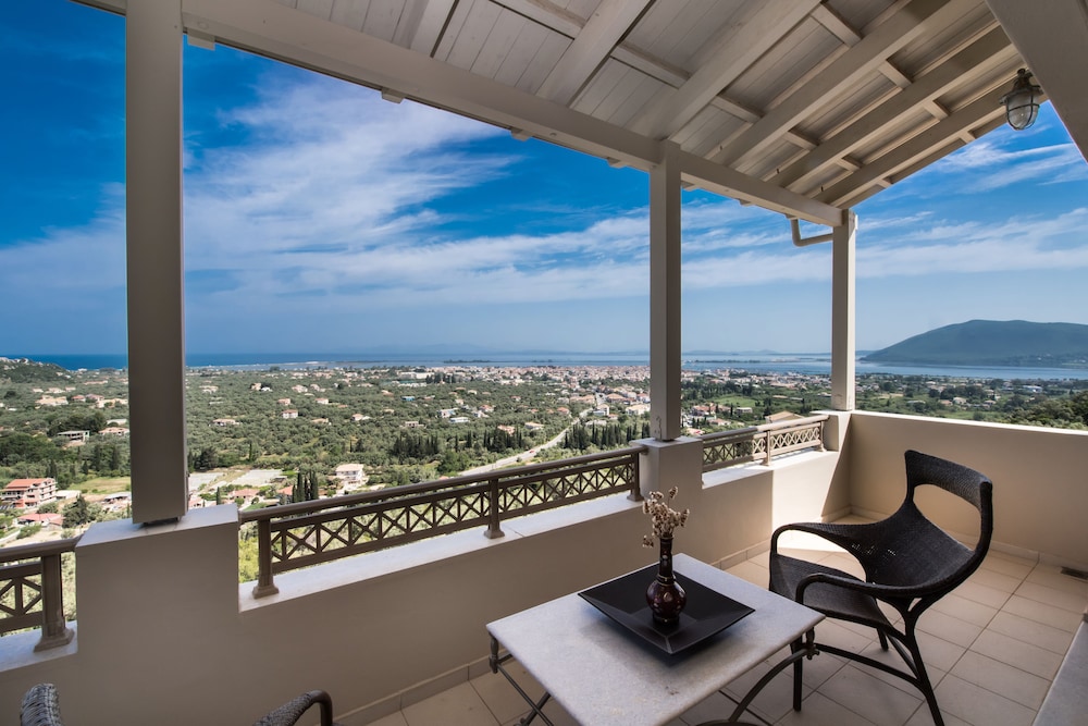 Lenas Villa en Lefkada — balance & terrace