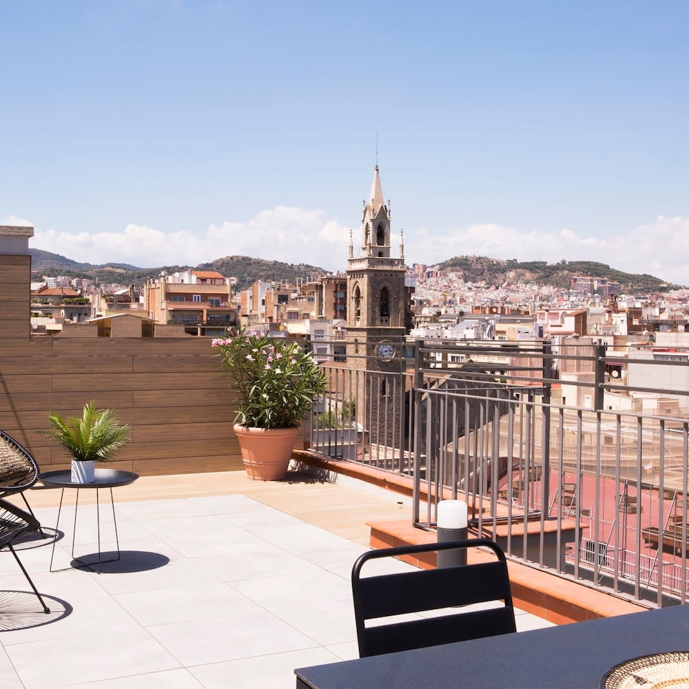 The Roger Terrace 2BR With Pool gym in Barcelona