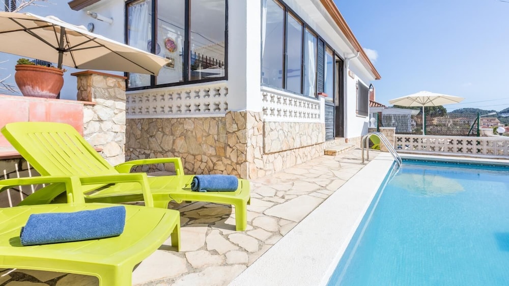Tensi in Blanes With 5 Bedrooms and 2 Bathrooms