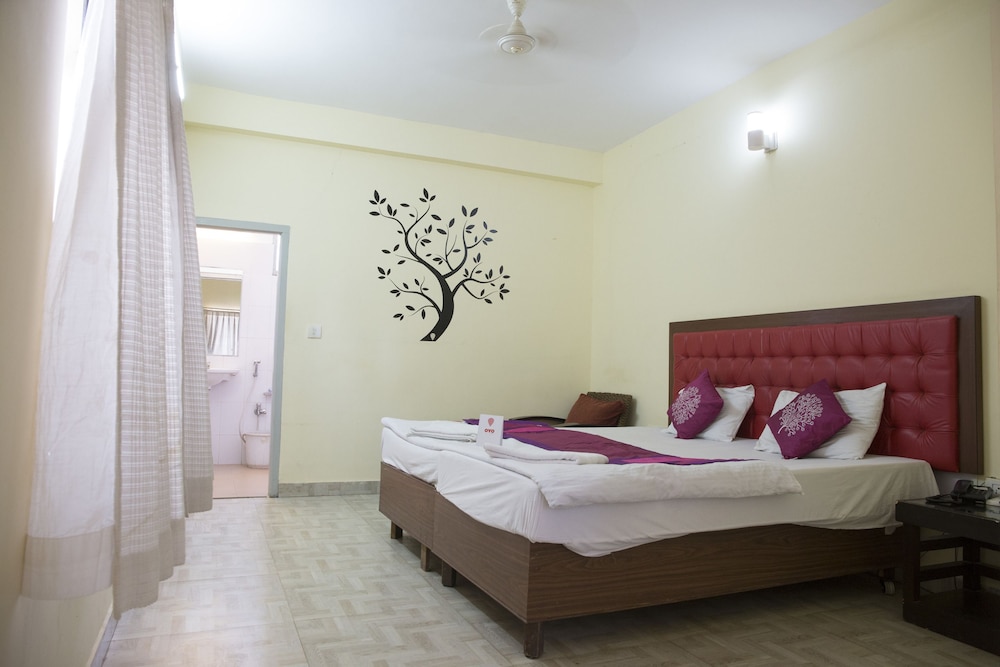 OYO 1949 Hotel Surya Garden