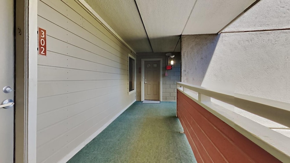 Beautifully Remodeled 2 Bed 2 Bath Condo with Mountain View! Great Location, Close to Slopes! (Unit 302 at 1849) by RedAwning view 5