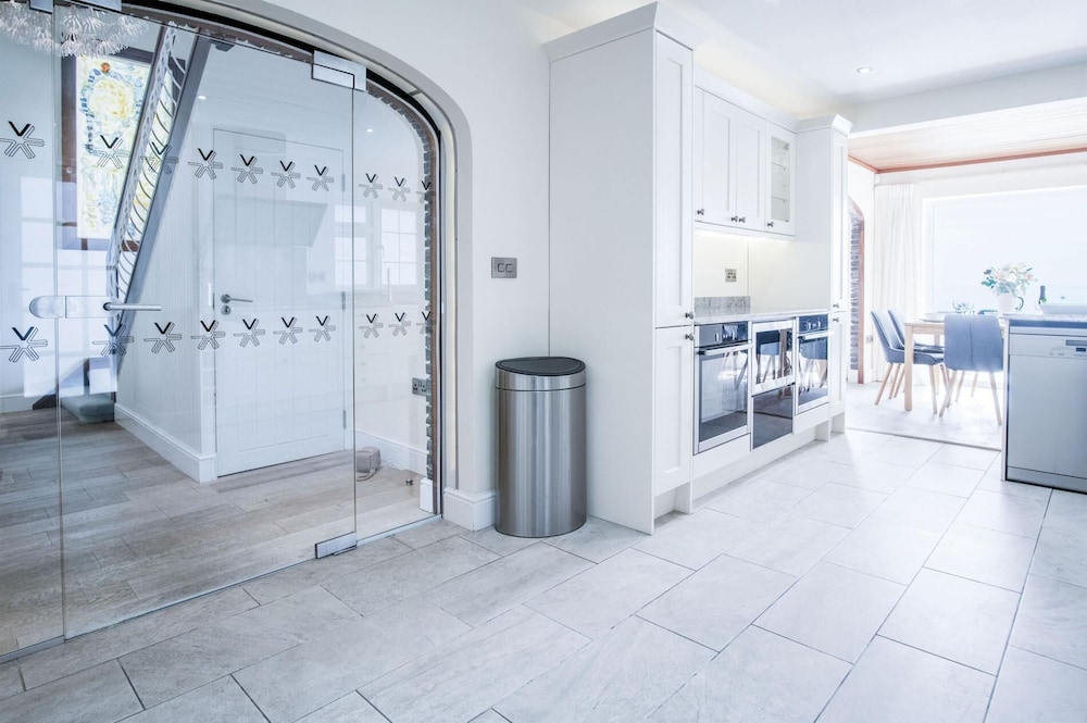 Rainbow Leap - 5 Bed Holiday Home - Saundersfoot