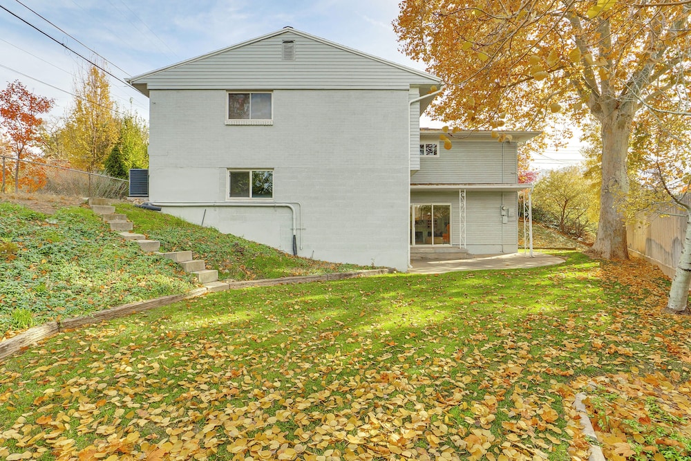 5 Mi to Hogle Zoo: Modern Retreat w/ Spacious Yard, photo 8