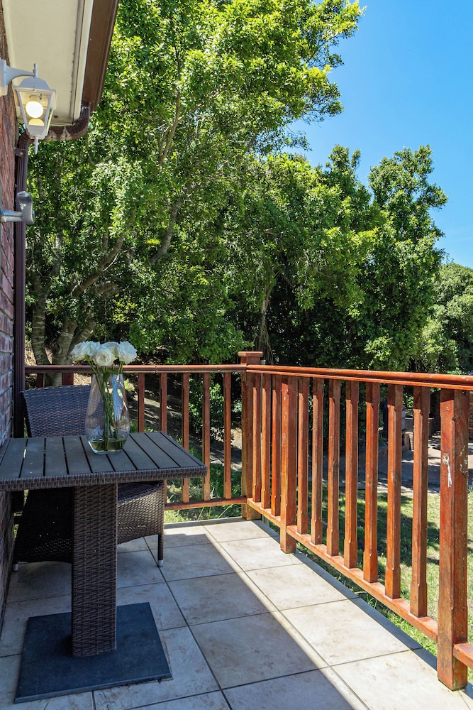 Room in Guest Room - Garden Cottage, Houtbay, Cape Town, South Africa