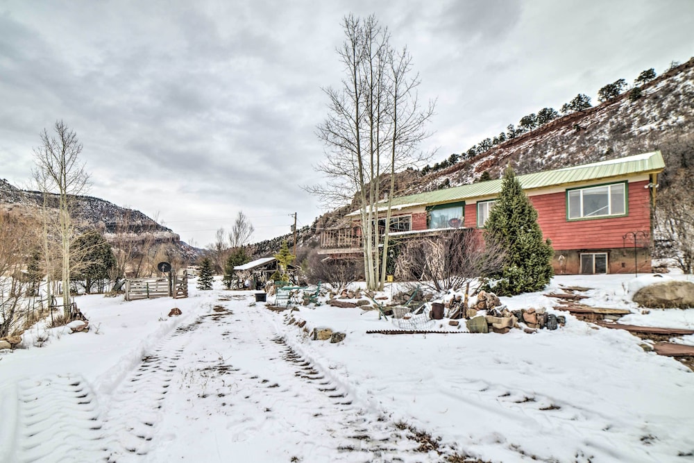 Cozy Durango Apt w/ Mtn View ~ 6 Mi to Downtown!