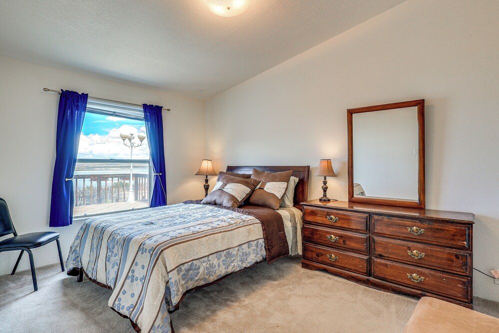 1 Mi to Lake: Home w/ Deck in Elephant Butte