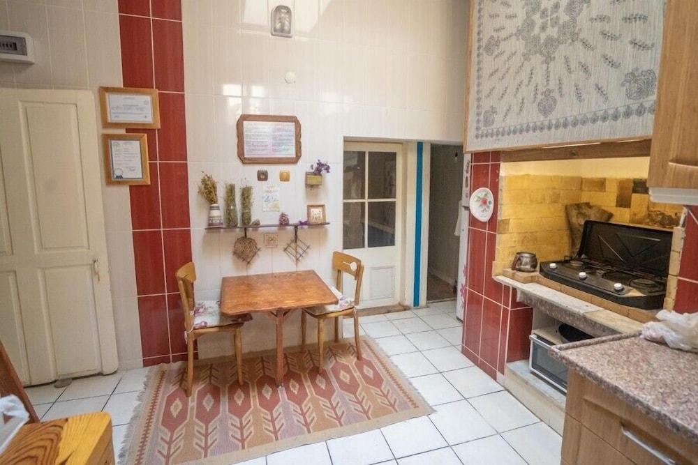 Lotus Garden Hostel - Image 28