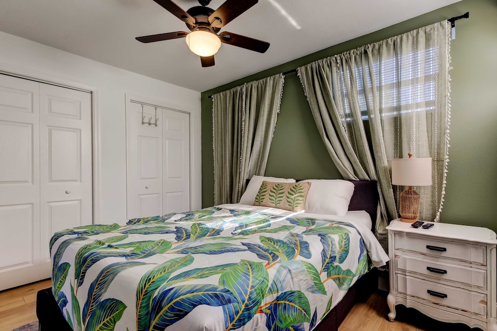 Simple Rooftop Gem 2 Blocks 2 Beach Pets Allowed