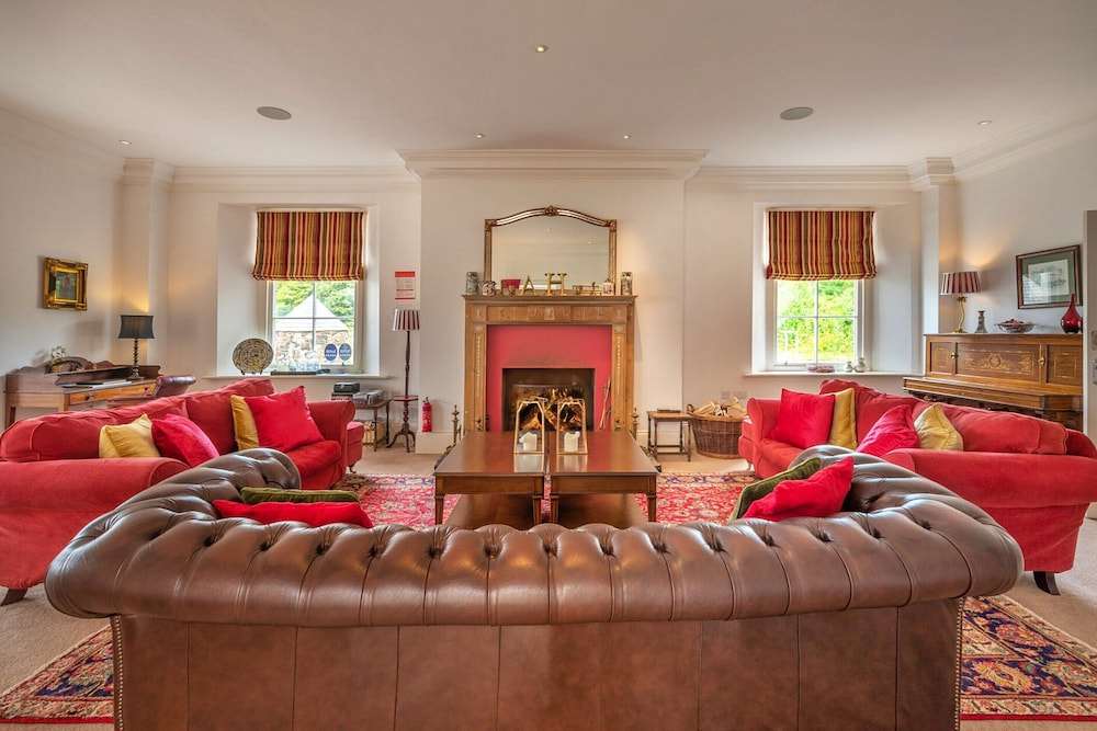 Self-catering Retreat With Pool, hot tub
