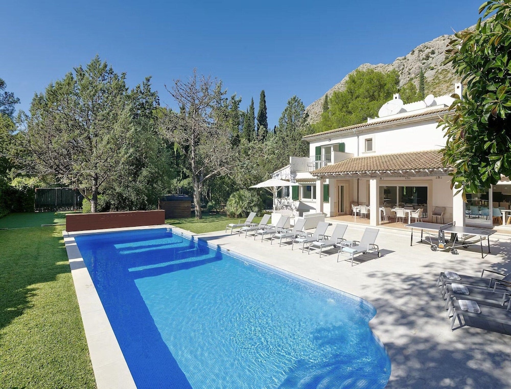 Villa on the Foot of La Font Hills