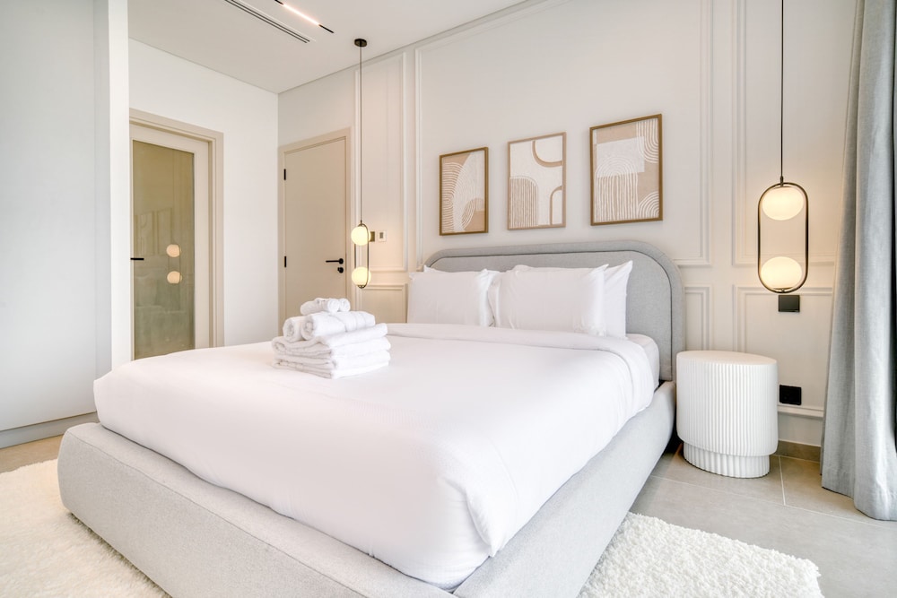 Luxe and Modern Duplex in Difc