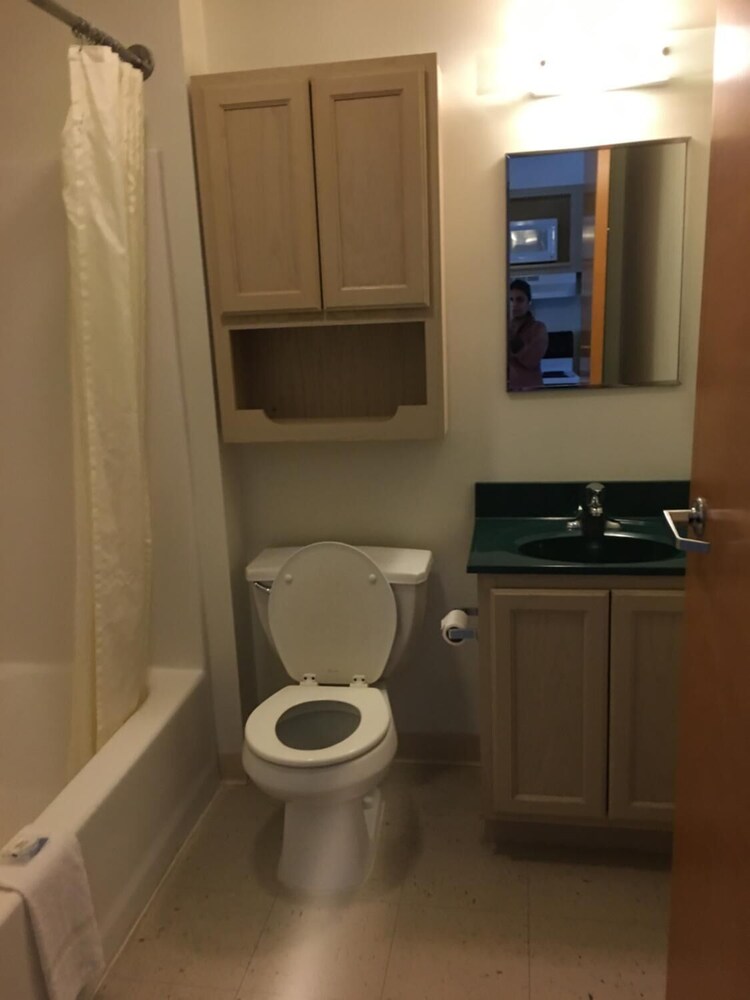 All Suites Inn Budget Host